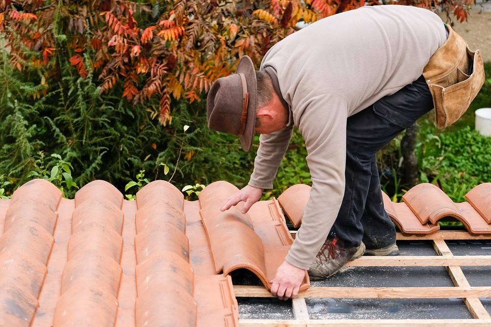 roof repair technicians